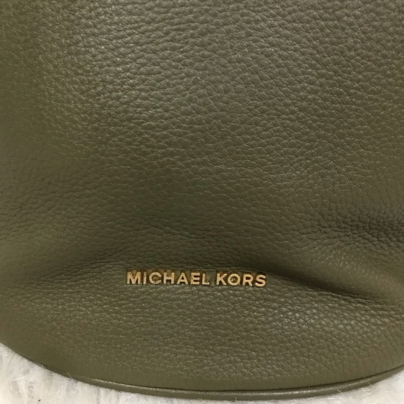 Michael Kors Brooke Green Leather Bucket Shoulder Crossbody Bag NWOT - Picture 7 of 13